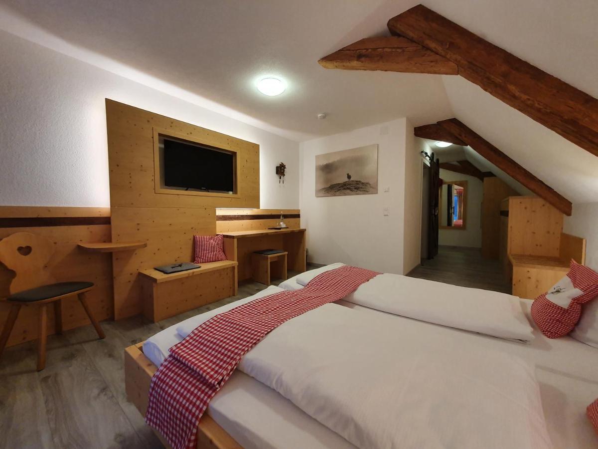 Gasthaus Zum Hirschen Furtwangen Dış mekan fotoğraf